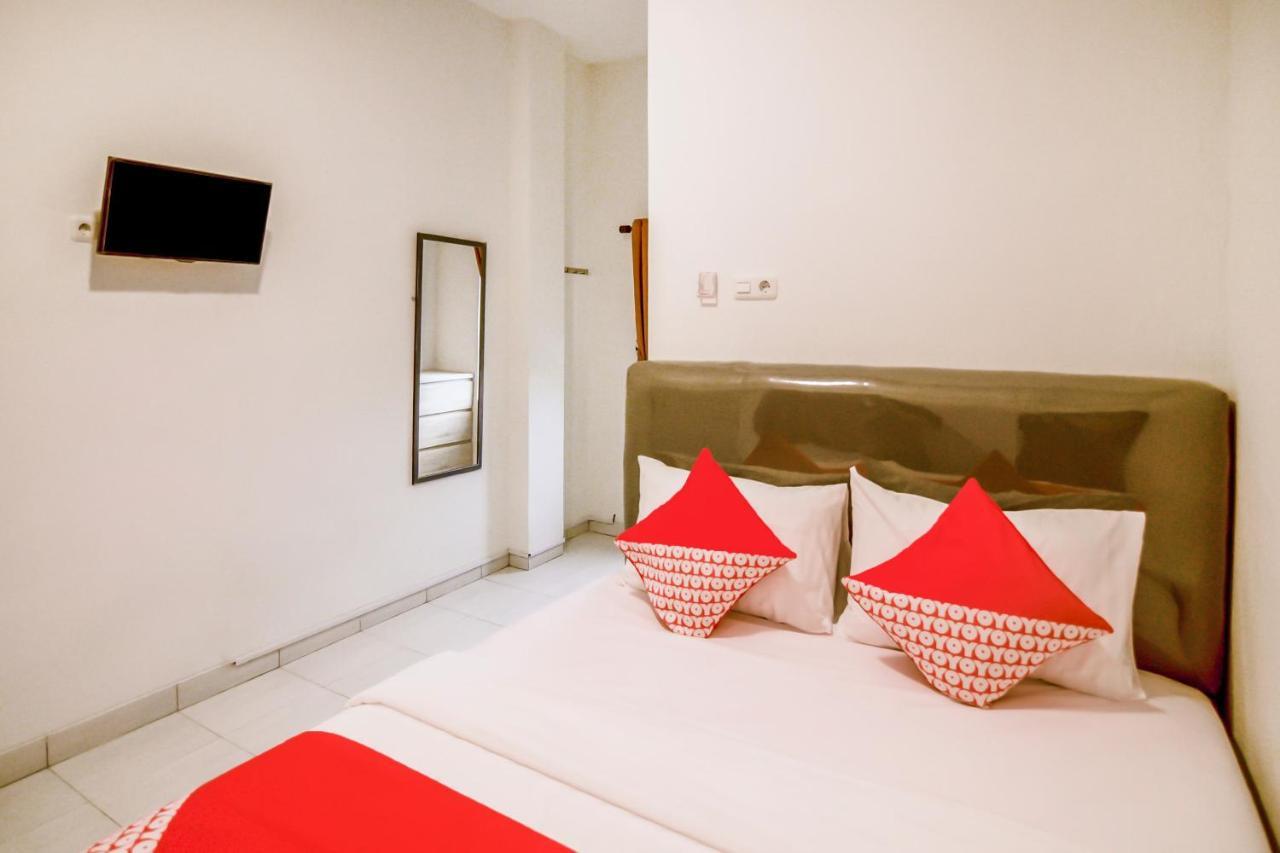 Oyo 183 The Pipe House Hotel Palembang Exterior photo