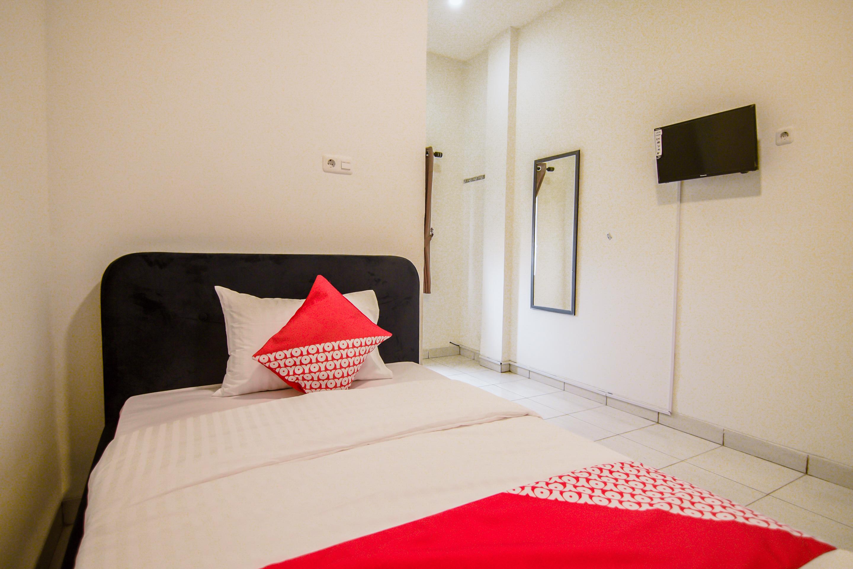 Oyo 183 The Pipe House Hotel Palembang Exterior photo