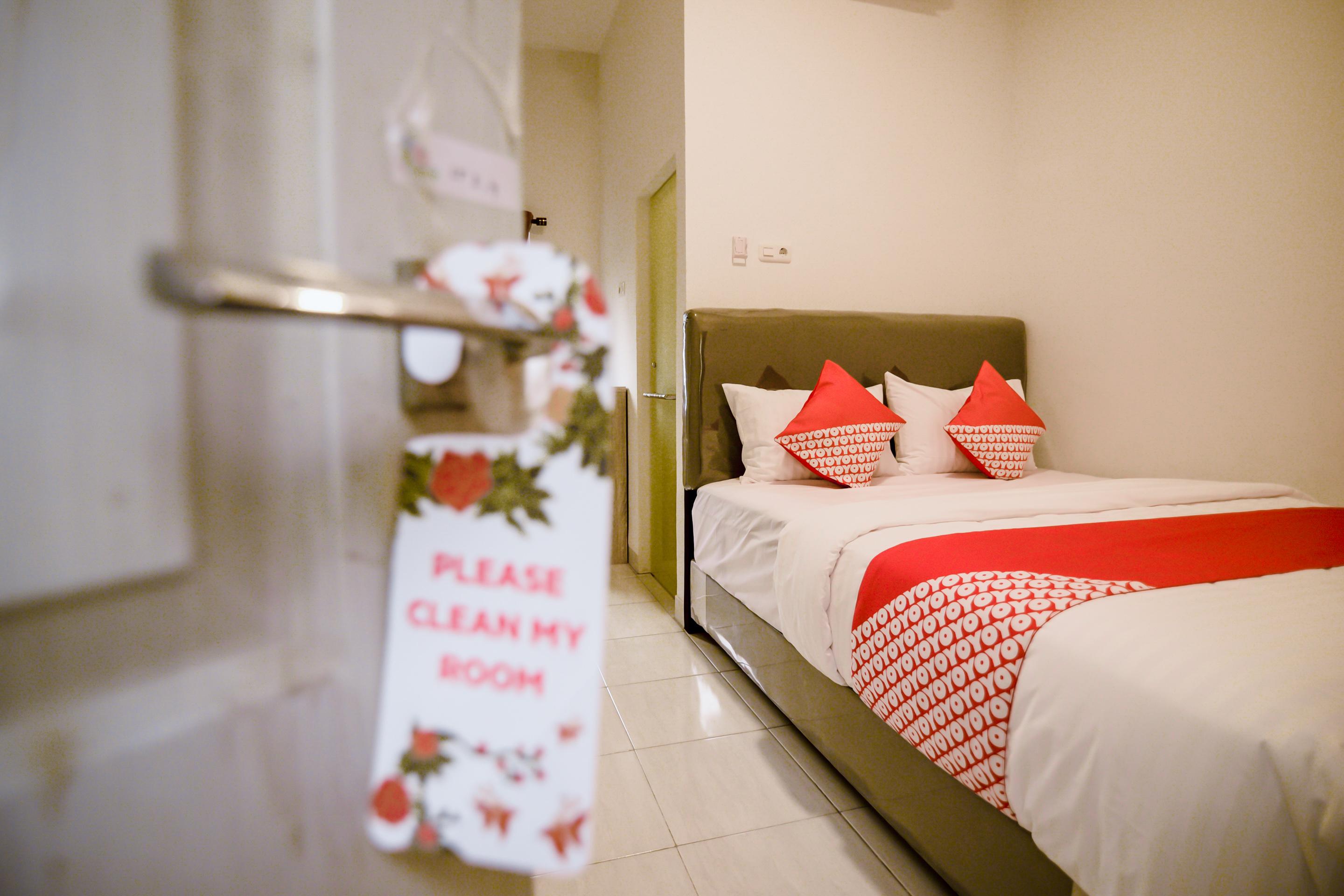 Oyo 183 The Pipe House Hotel Palembang Exterior photo
