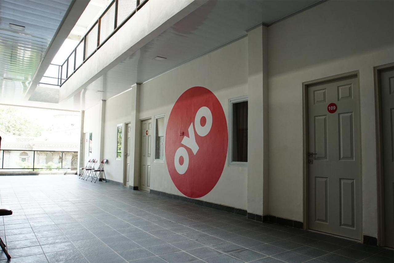 Oyo 183 The Pipe House Hotel Palembang Exterior photo