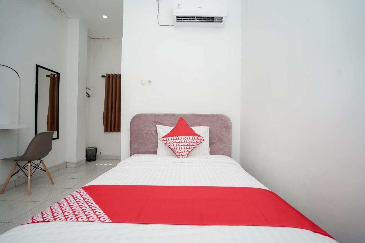Oyo 183 The Pipe House Hotel Palembang Exterior photo