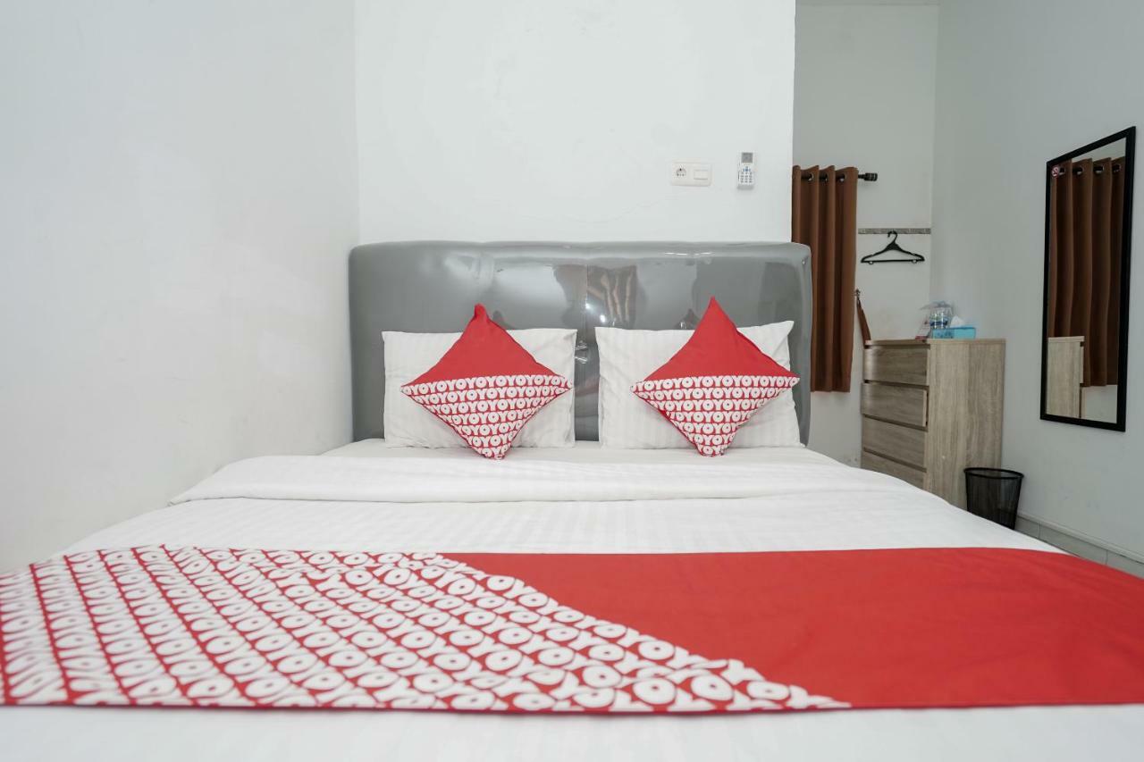 Oyo 183 The Pipe House Hotel Palembang Exterior photo
