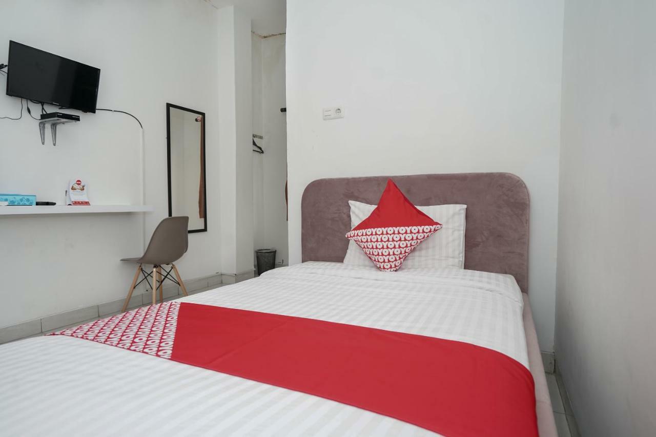 Oyo 183 The Pipe House Hotel Palembang Exterior photo
